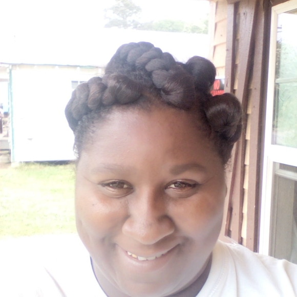 Meet your Posher, Erica - Picture 1 of 1